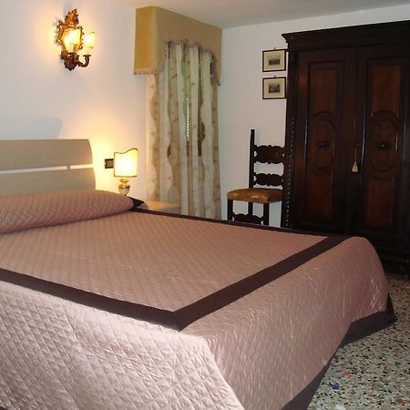 Ca' Pierre Apartment Venice Room photo