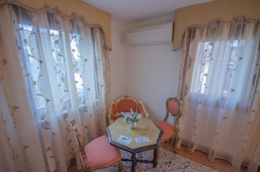 Ca' Pierre Apartment Venice Room photo