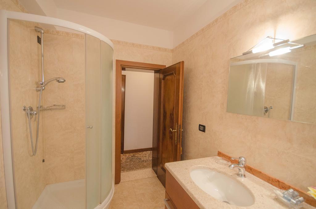 Ca' Pierre Apartment Venice Room photo
